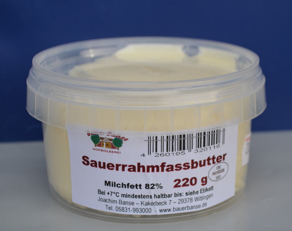 Sauerrahmbutter im Becher