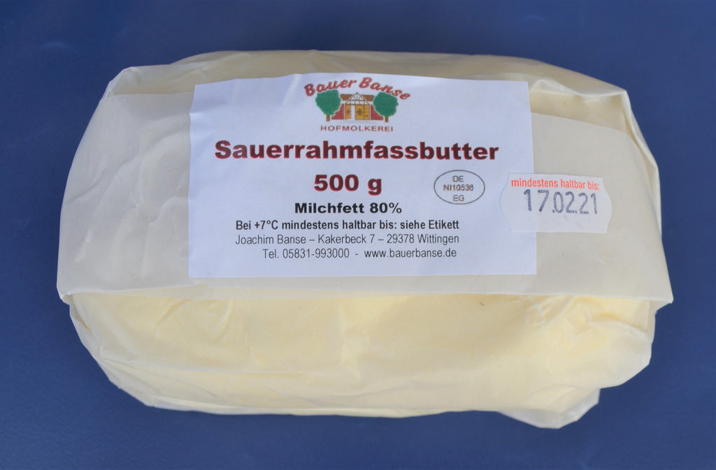 Sauerrahmbutter in Papier